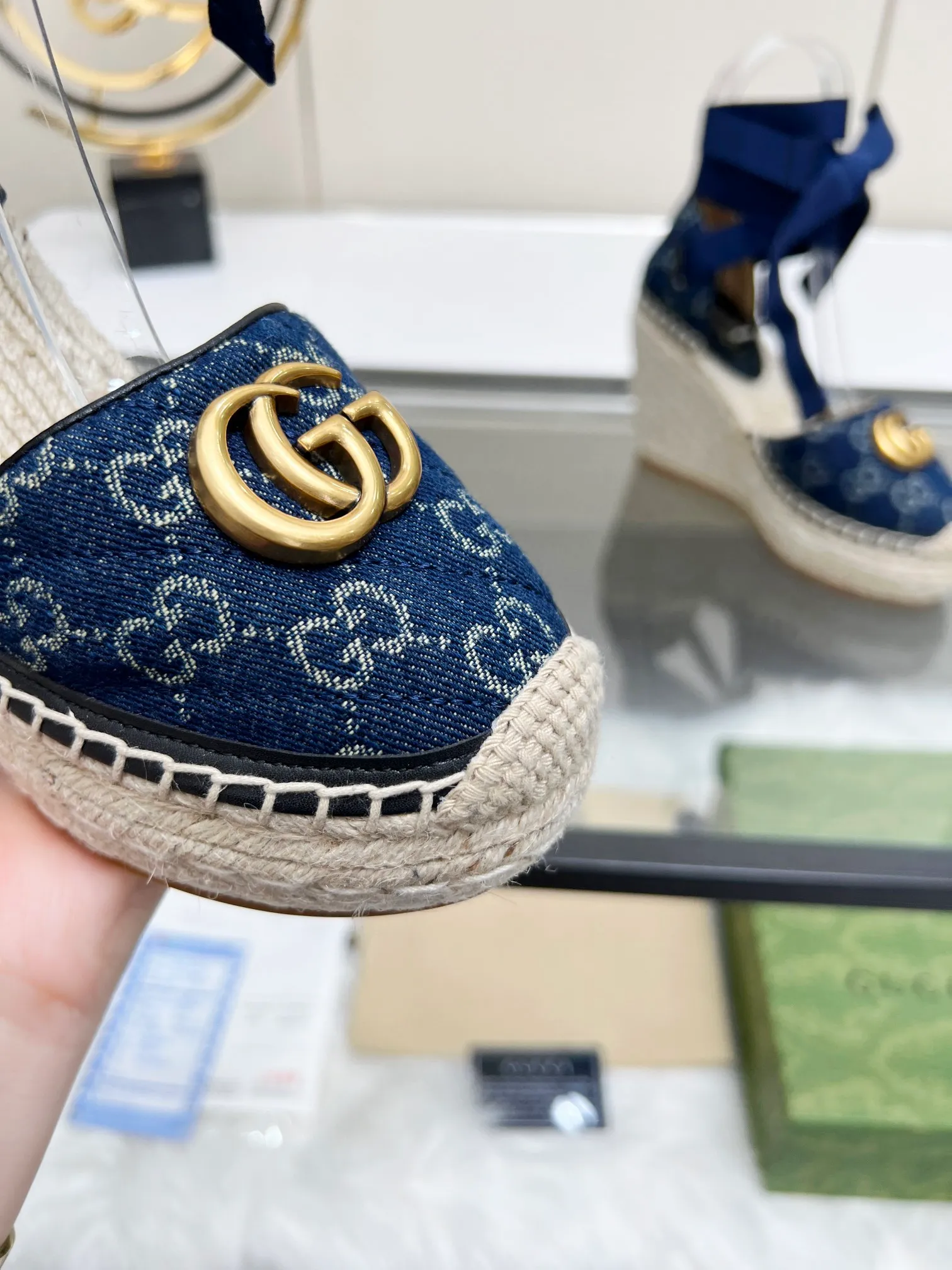 👟👟Ex-factory price 440👟👟 GUCCI wedge fisherman sandals, thick-soled straw, high-end quality, fabric: double G fabric, electric embroidery, lining: mixed sheepskin lining, yardage: 35 ~ 42, color: light blue. Dear new and old customers, the picture has been updated, please transfer the image to change. The upgraded version of the wedge heel currently has more than 40 colors. Transfer the image and sell it.